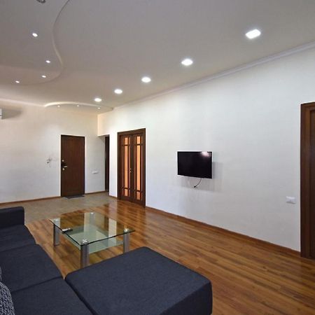 Tumanyan Street 3 Bedroom Deluxe Apartment With Large Balcony Tm662 Erivan Exterior foto