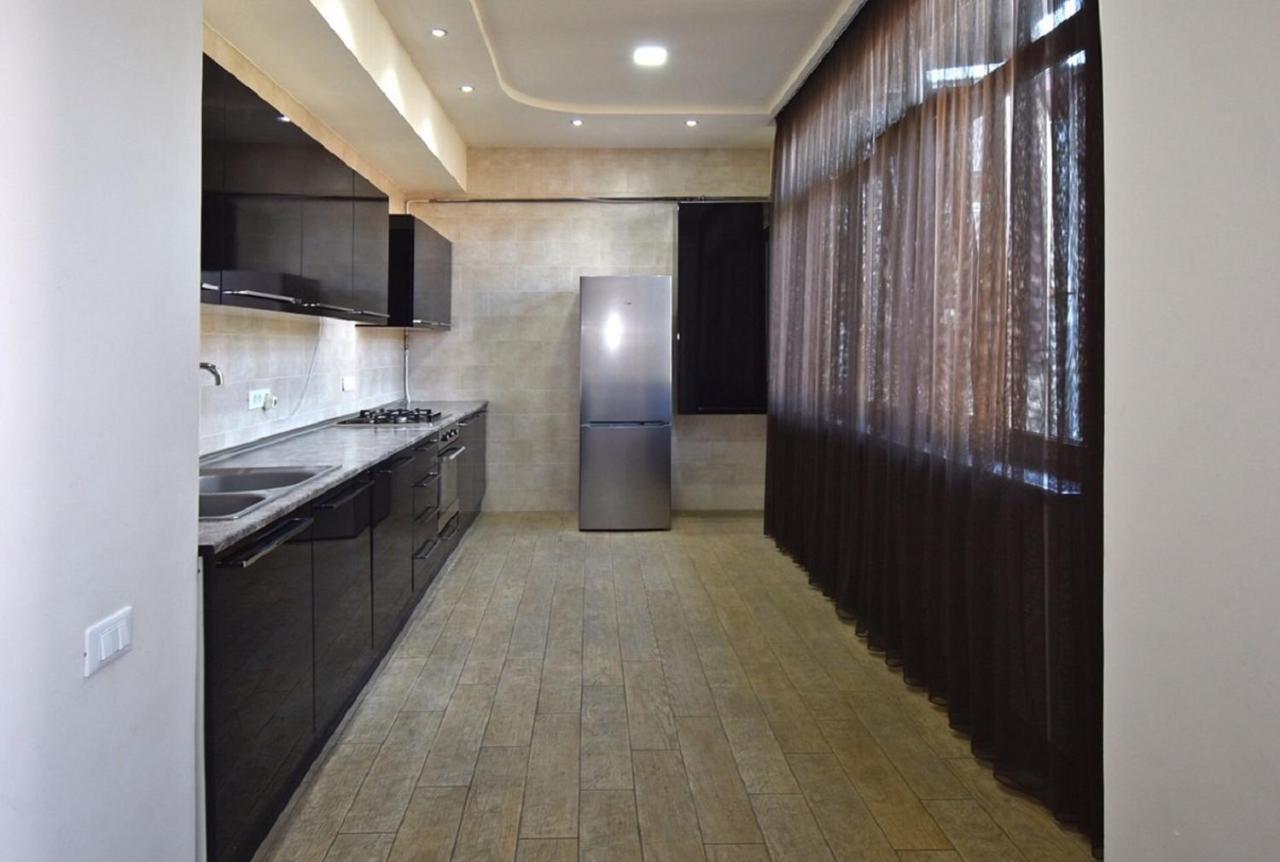 Tumanyan Street 3 Bedroom Deluxe Apartment With Large Balcony Tm662 Erivan Exterior foto