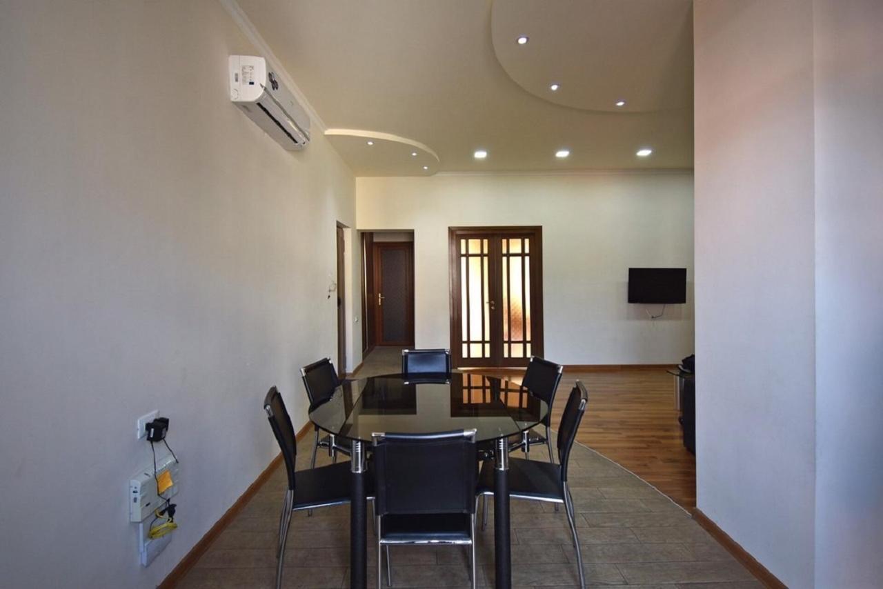 Tumanyan Street 3 Bedroom Deluxe Apartment With Large Balcony Tm662 Erivan Exterior foto