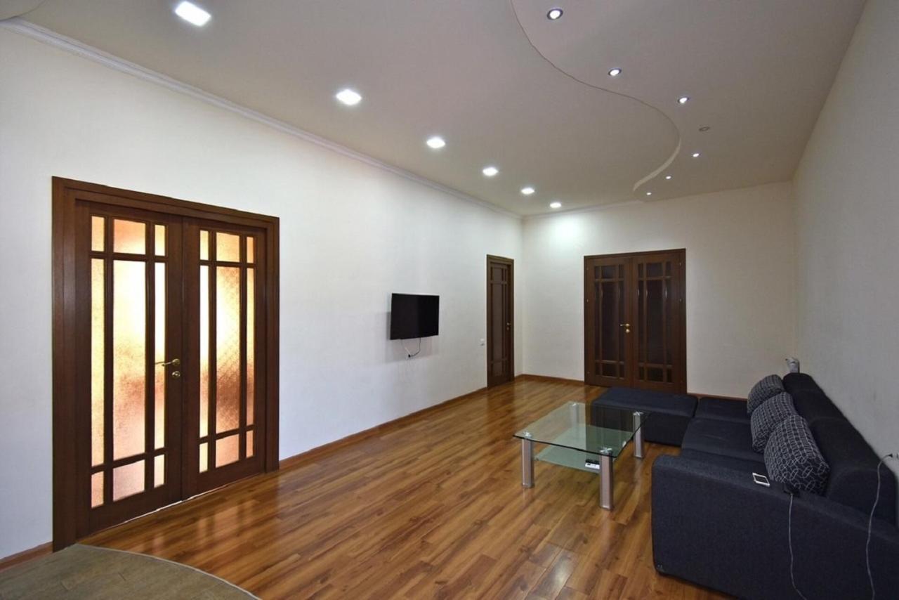 Tumanyan Street 3 Bedroom Deluxe Apartment With Large Balcony Tm662 Erivan Exterior foto