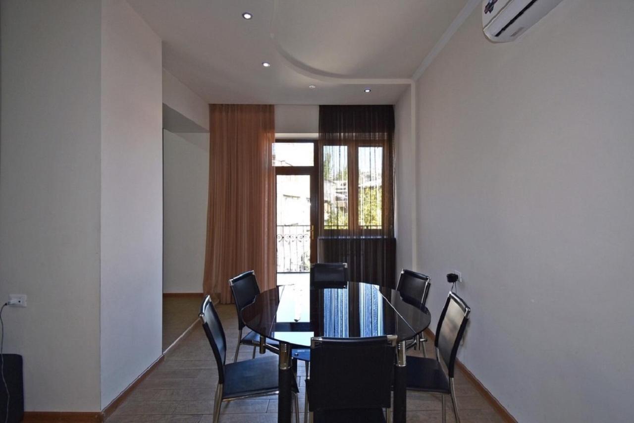 Tumanyan Street 3 Bedroom Deluxe Apartment With Large Balcony Tm662 Erivan Exterior foto