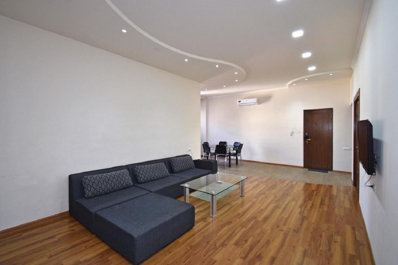 Tumanyan Street 3 Bedroom Deluxe Apartment With Large Balcony Tm662 Erivan Exterior foto