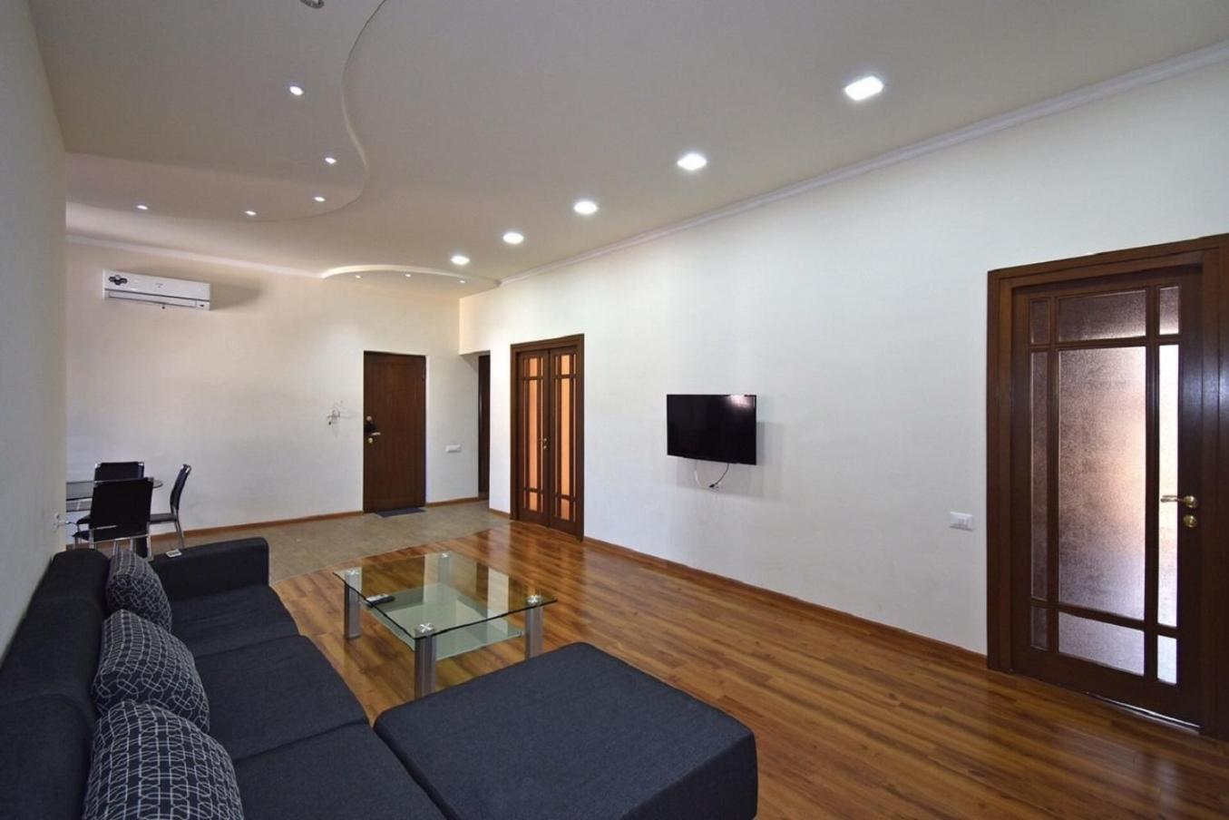 Tumanyan Street 3 Bedroom Deluxe Apartment With Large Balcony Tm662 Erivan Exterior foto