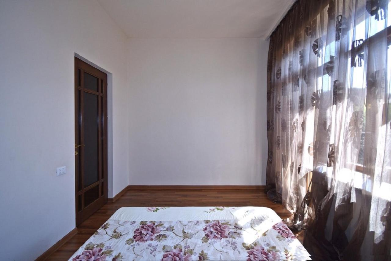 Tumanyan Street 3 Bedroom Deluxe Apartment With Large Balcony Tm662 Erivan Exterior foto