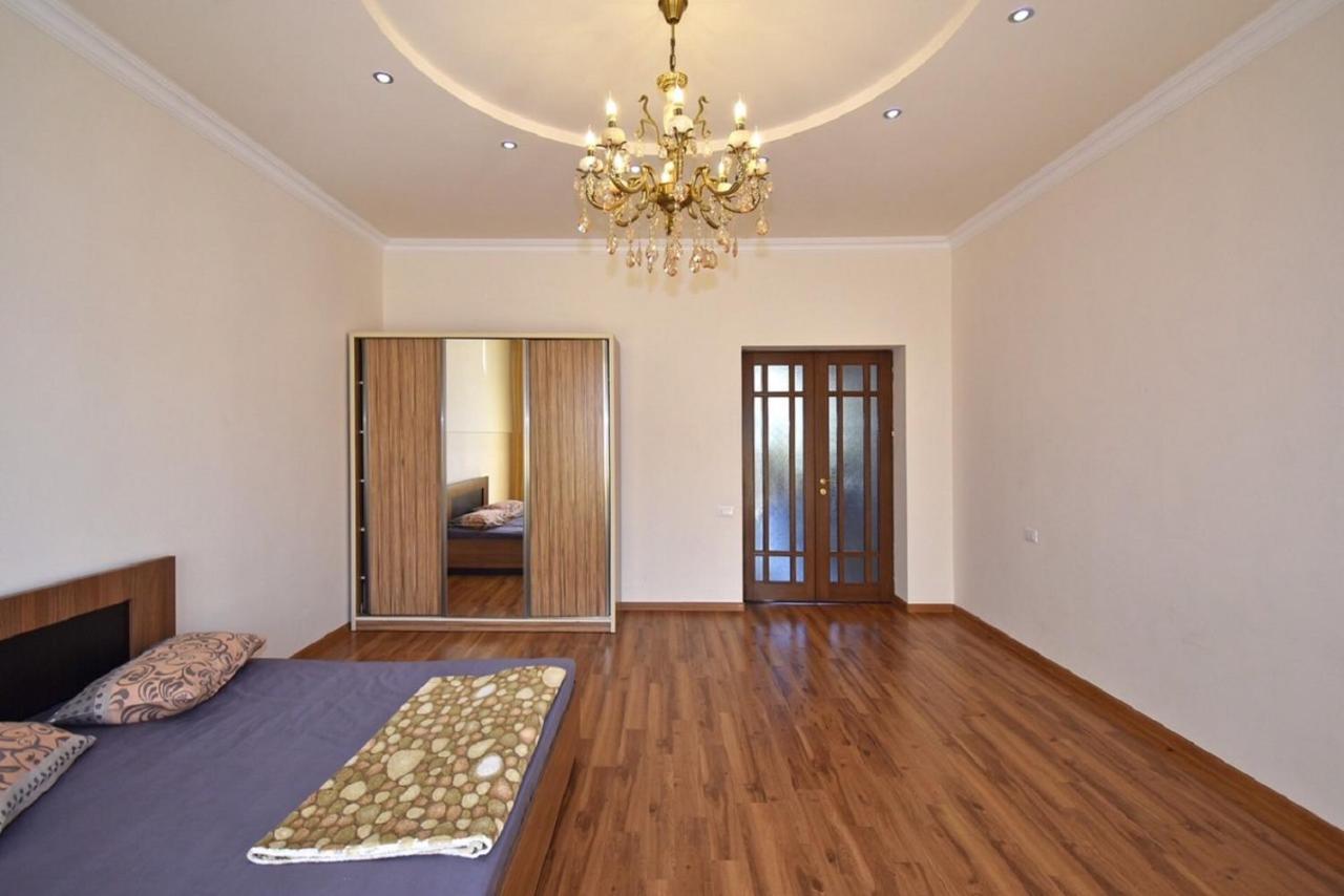 Tumanyan Street 3 Bedroom Deluxe Apartment With Large Balcony Tm662 Erivan Exterior foto