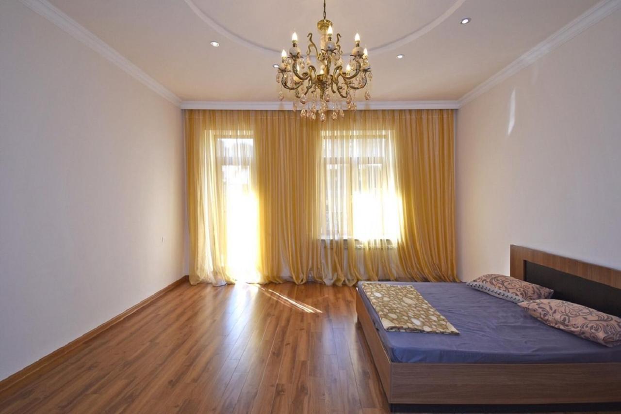 Tumanyan Street 3 Bedroom Deluxe Apartment With Large Balcony Tm662 Erivan Exterior foto