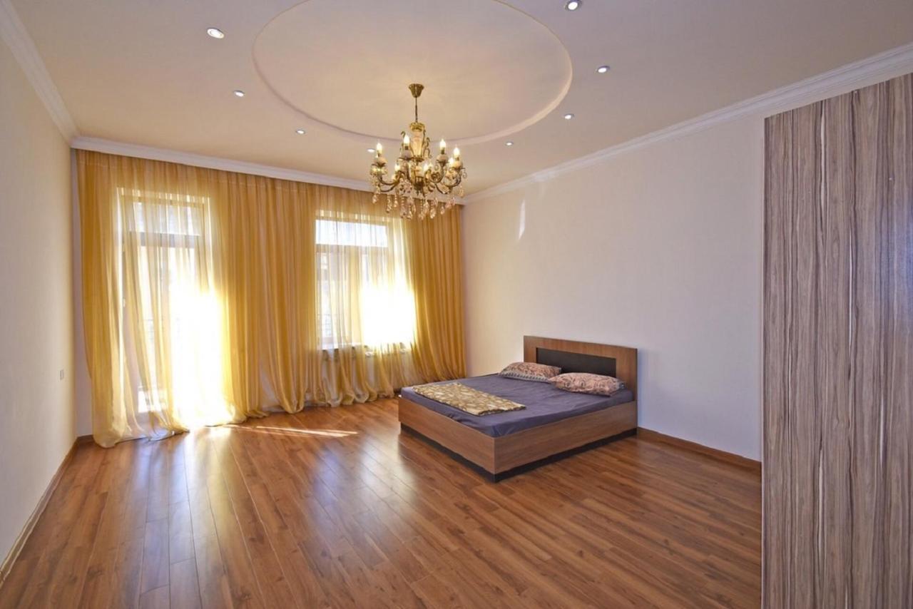 Tumanyan Street 3 Bedroom Deluxe Apartment With Large Balcony Tm662 Erivan Exterior foto