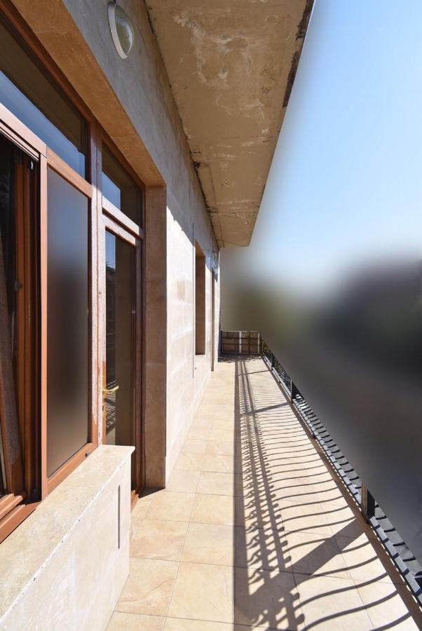 Tumanyan Street 3 Bedroom Deluxe Apartment With Large Balcony Tm662 Erivan Exterior foto