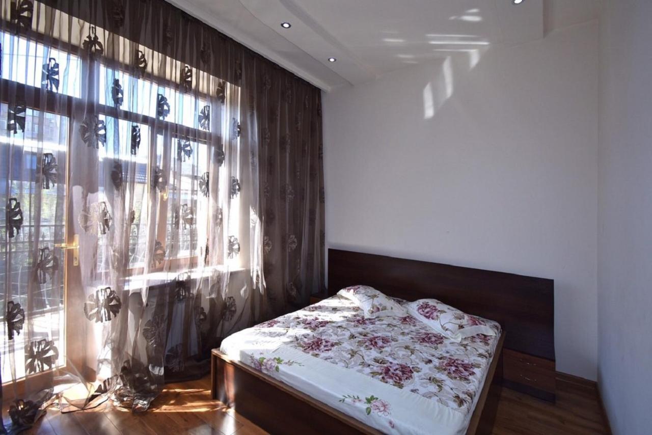 Tumanyan Street 3 Bedroom Deluxe Apartment With Large Balcony Tm662 Erivan Exterior foto