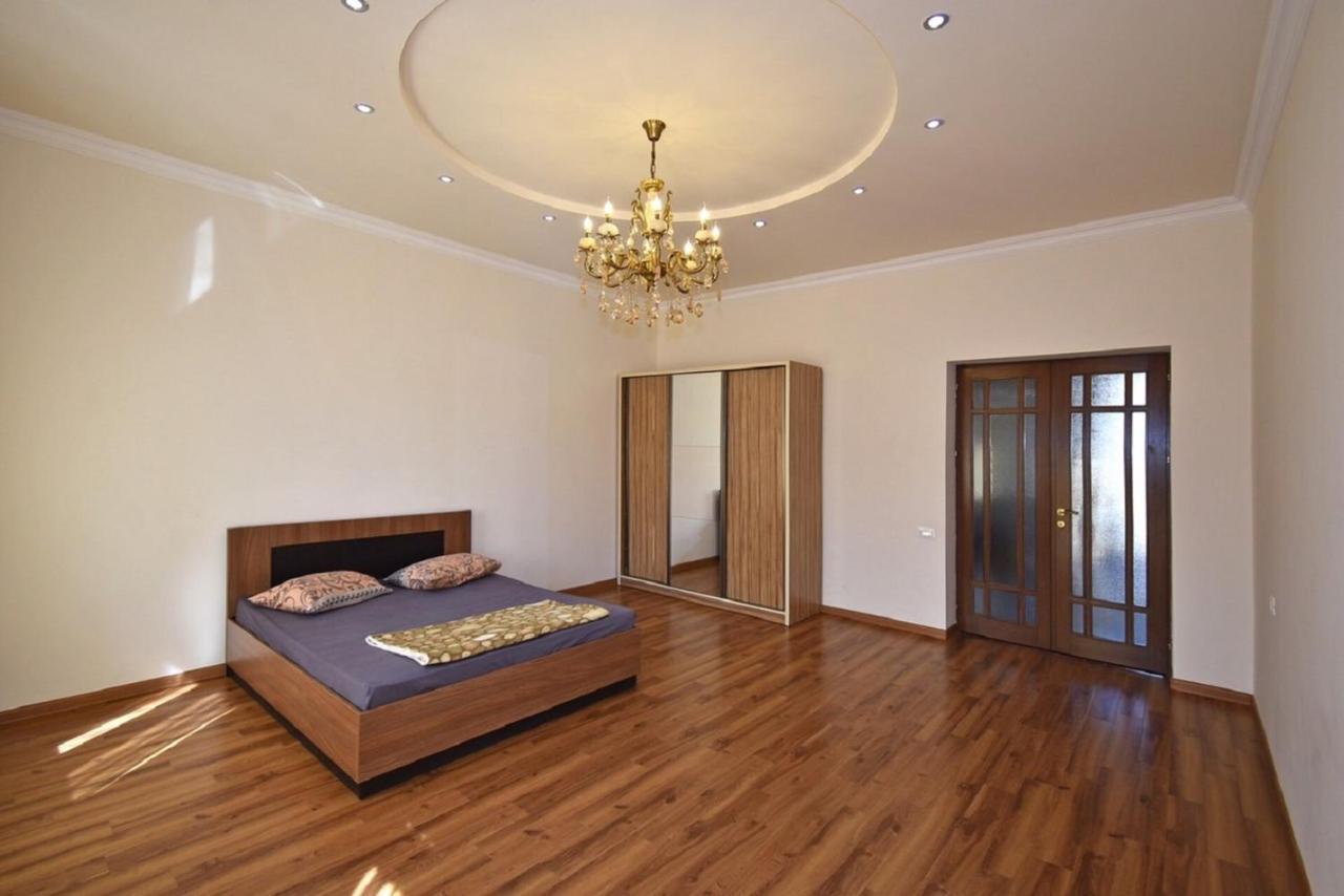 Tumanyan Street 3 Bedroom Deluxe Apartment With Large Balcony Tm662 Erivan Exterior foto